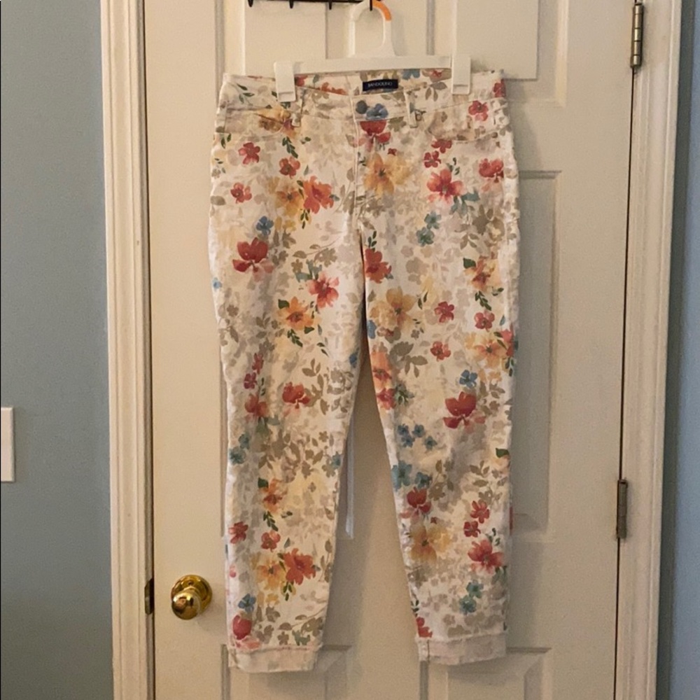 Bandolino women’s 10 floral stretch ankle jeans